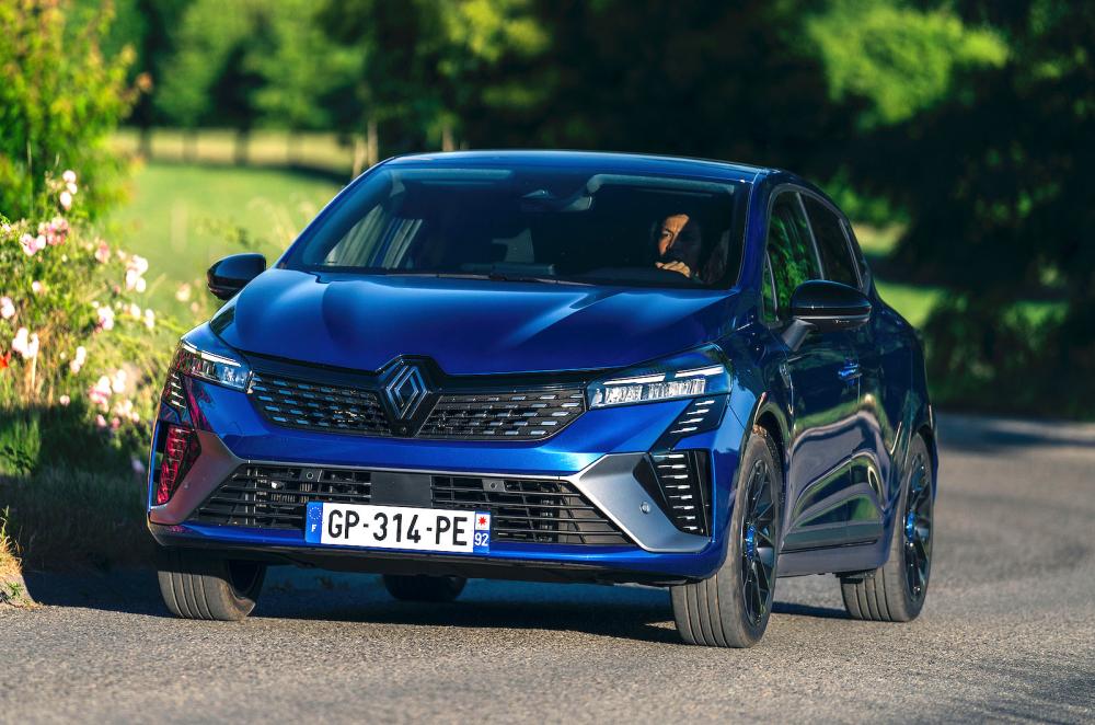 Renault Clio front cornering