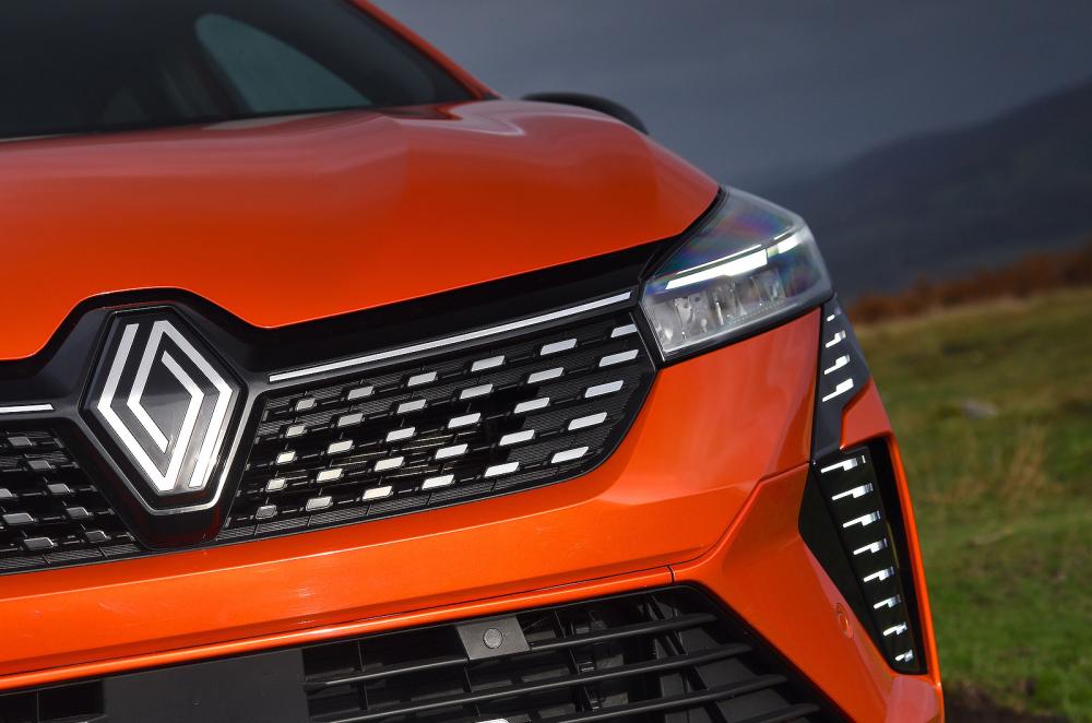 Renault Clio front detail