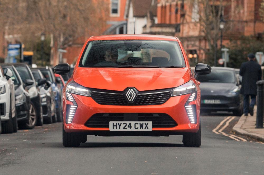 Renault Clio front driving