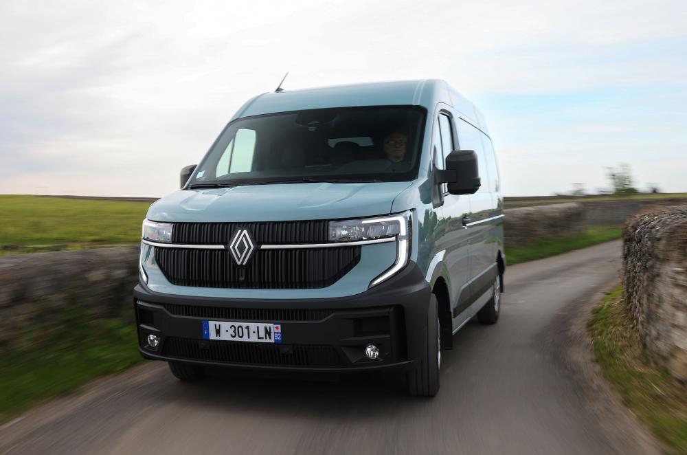 Renault Master front cornering