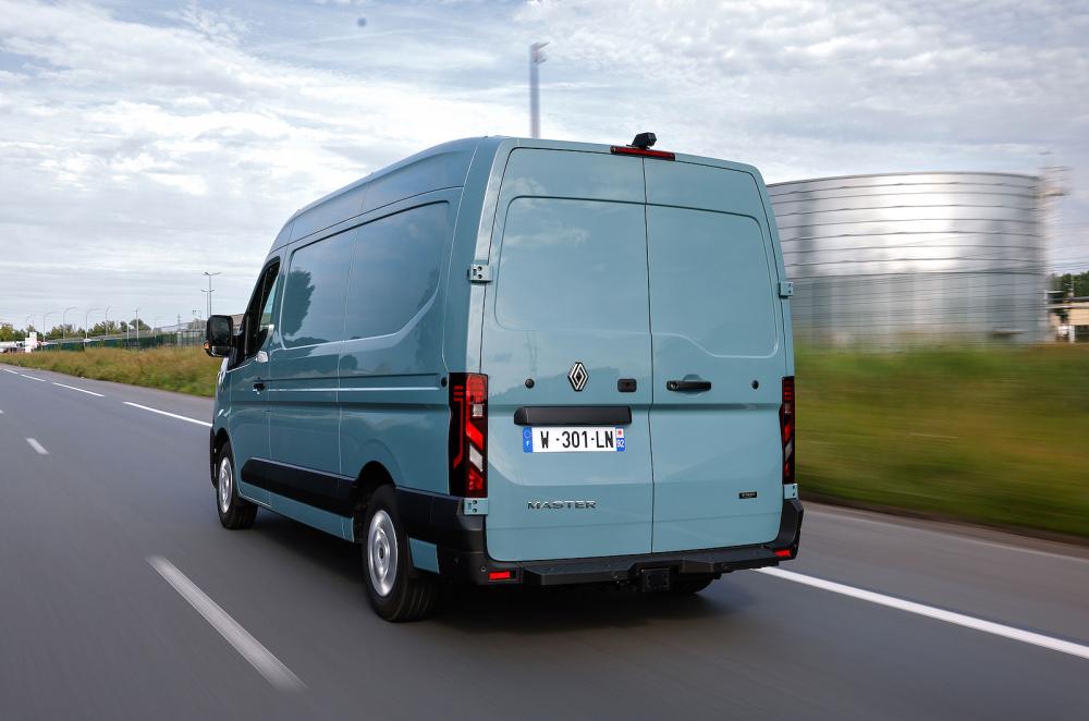 Renault Master rear left driving