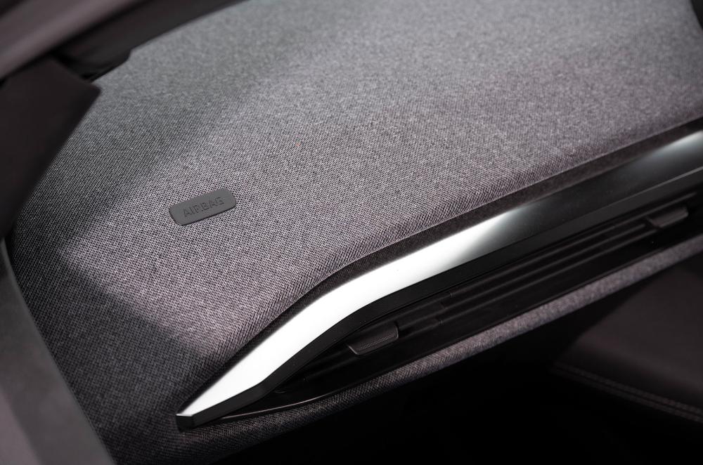 Renault Megane E-Tech dashboard detail