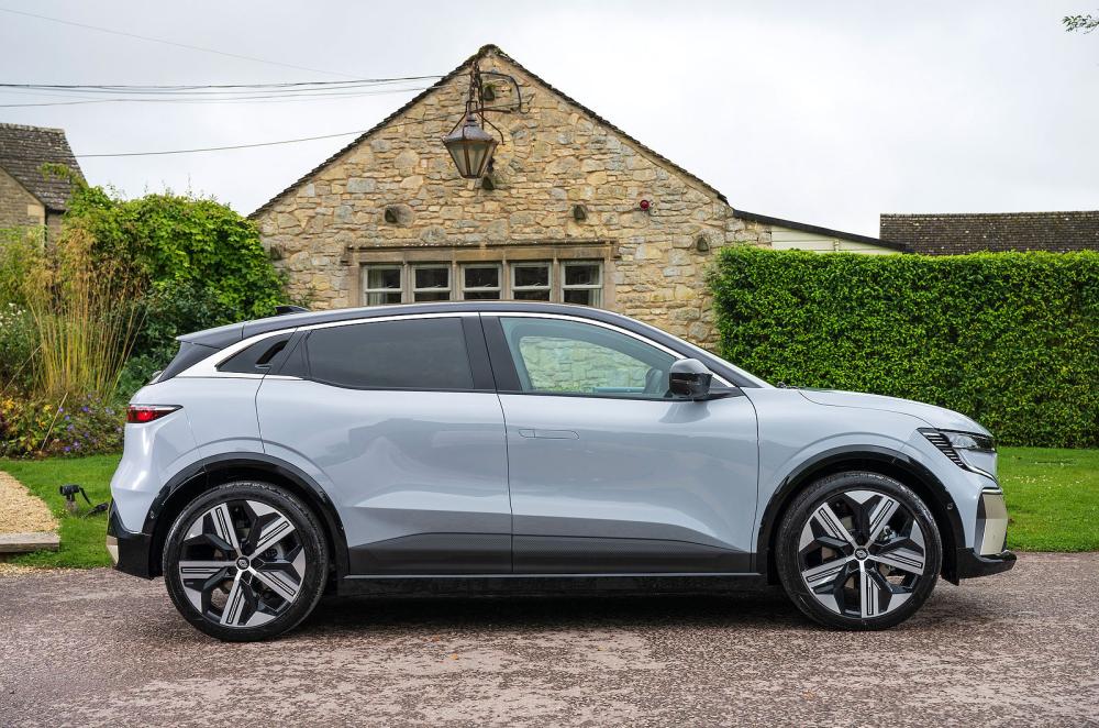 Renault Megane E-Tech right static