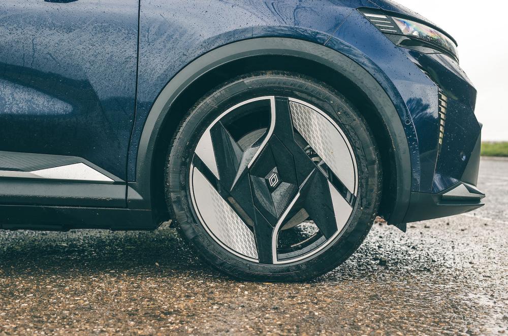 Renault Scenic E-Tech alloy wheel