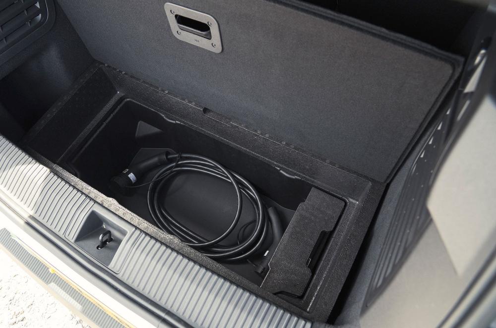 Renault Scenic E-Tech underfloor storage