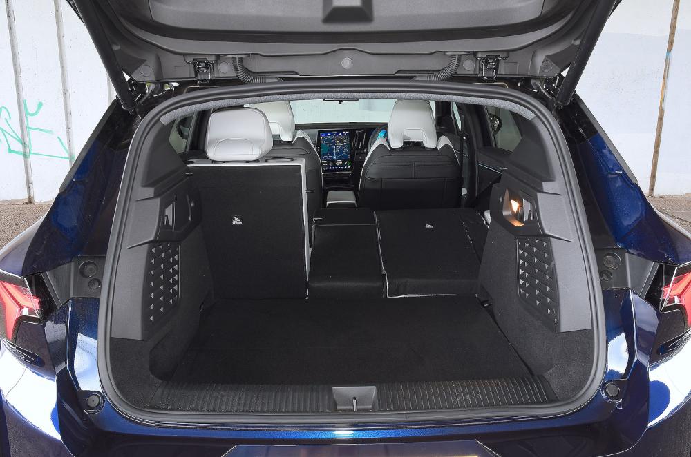 Renault Scenic E-Tech boot