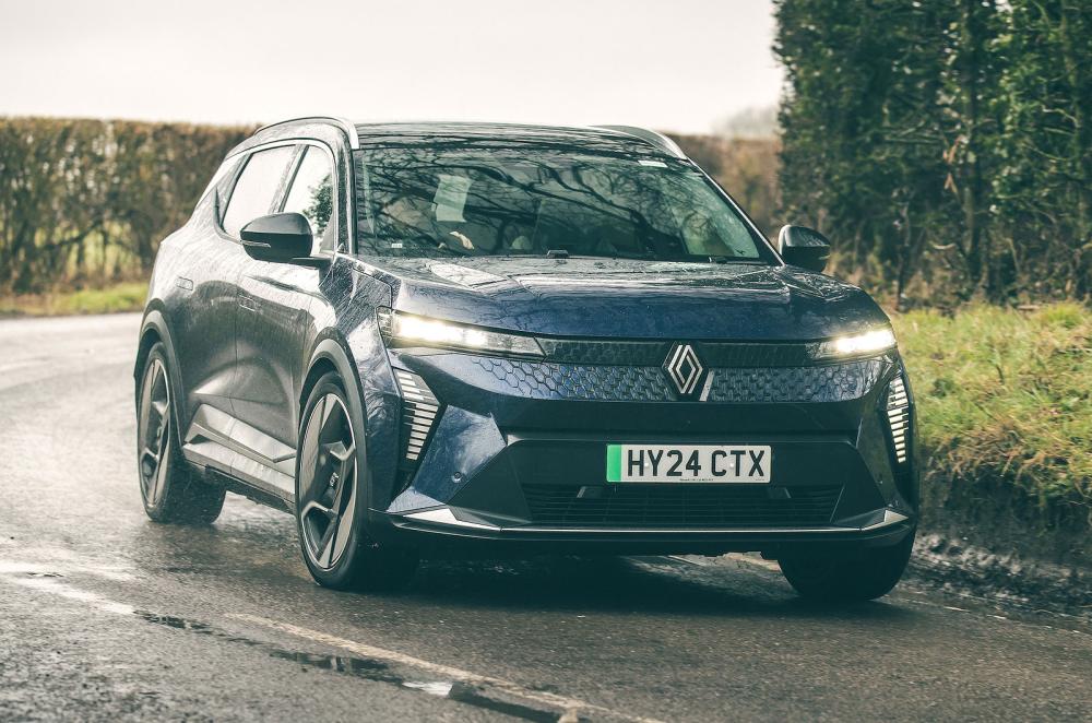 Renault Scenic E-Tech front cornering