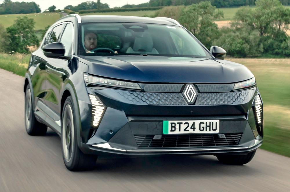 Renault Scenic E-Tech front right driving