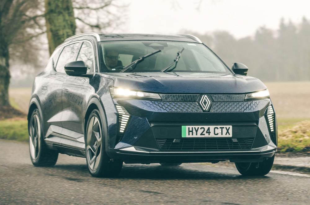 Renault Scenic E-Tech front right driving