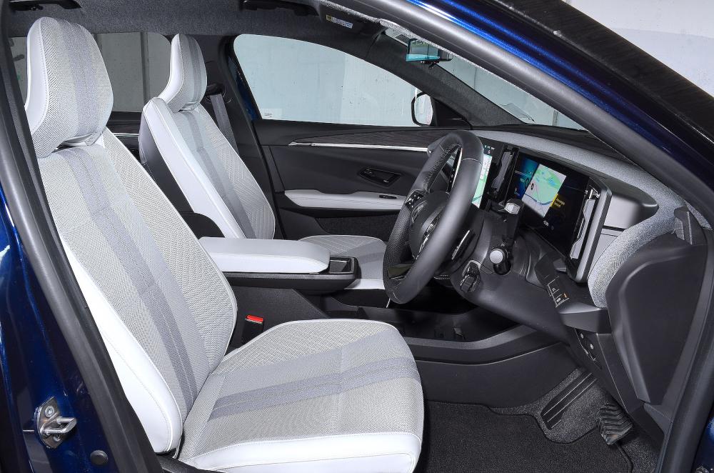 Renault Scenic E-Tech front seats