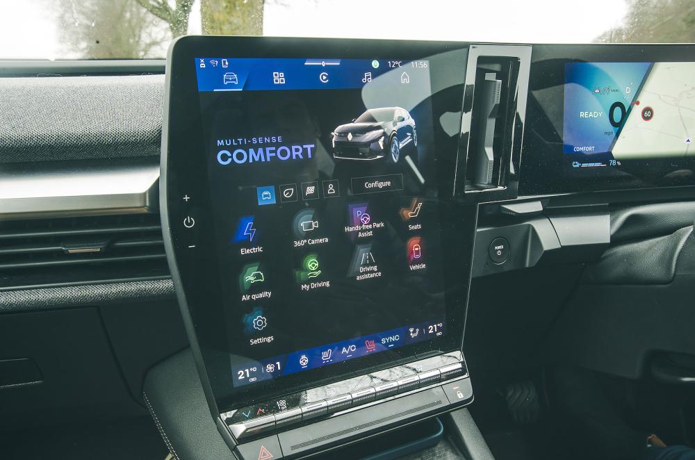 Renault Scenic E-Tech infotainment touchscreen