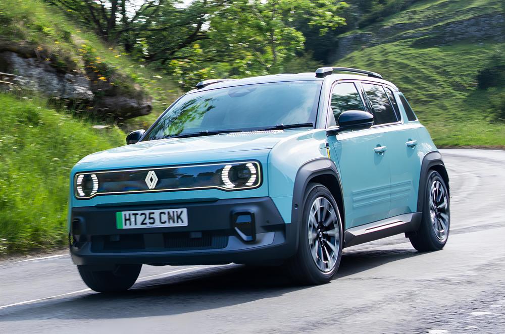 Renault 4 front cornering