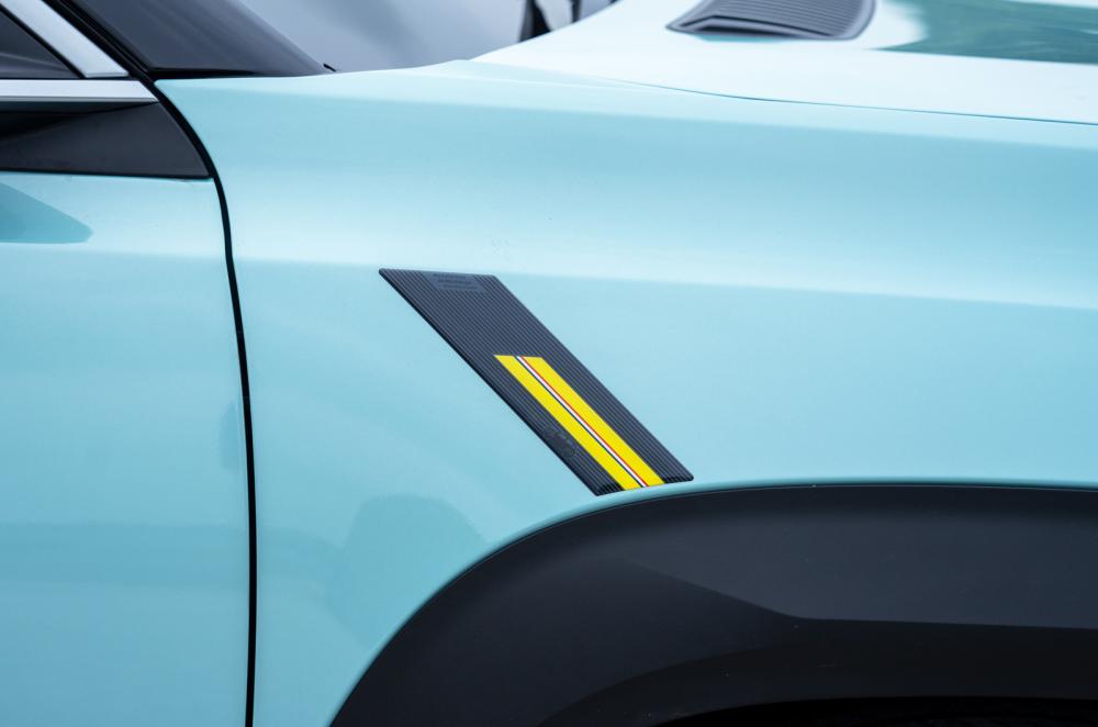 Renault 4 front wing detail