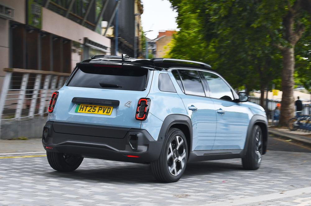 Renault 4 rear cornering