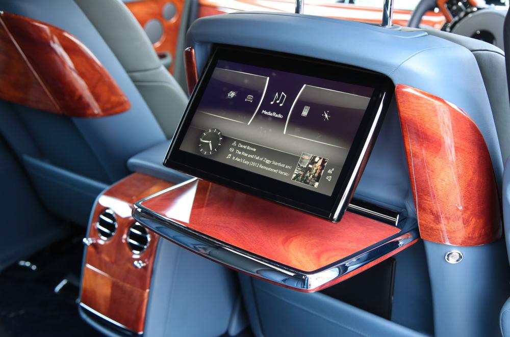 Rolls-Royce Phantom 2018 infotainment detail