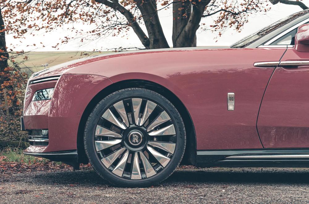 Rolls-Royce Spectre alloy wheel