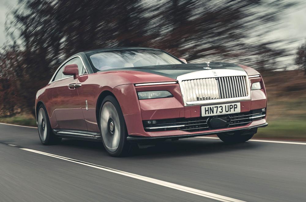 Rolls-Royce Spectre front right driving