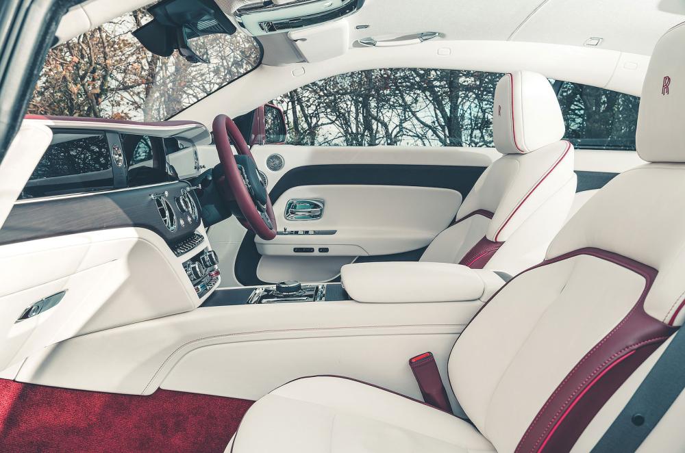Rolls-Royce Spectre front seats