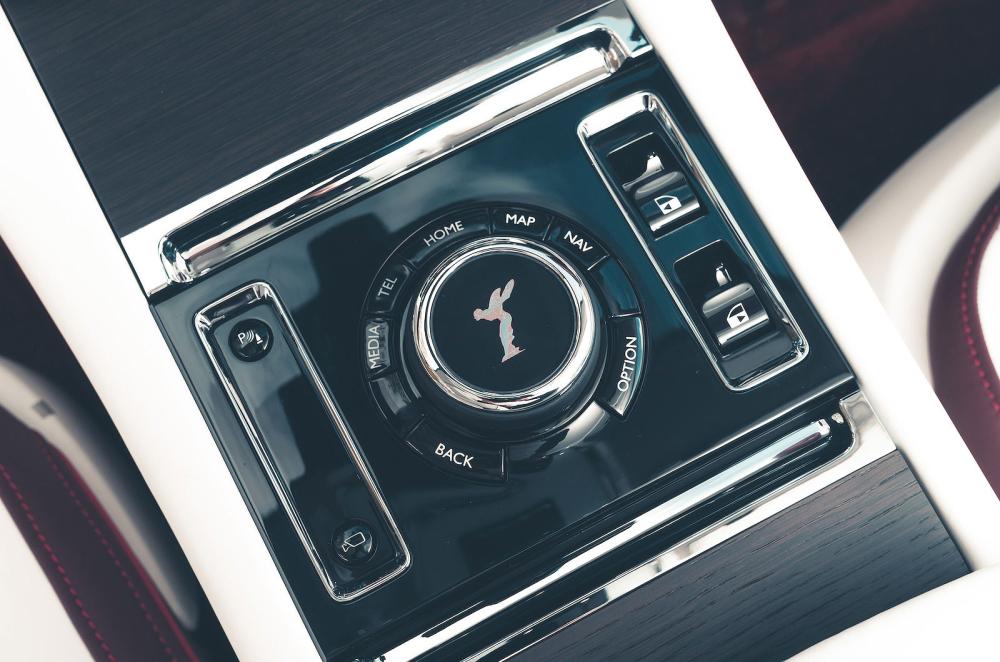Rolls-Royce Spectre control dial