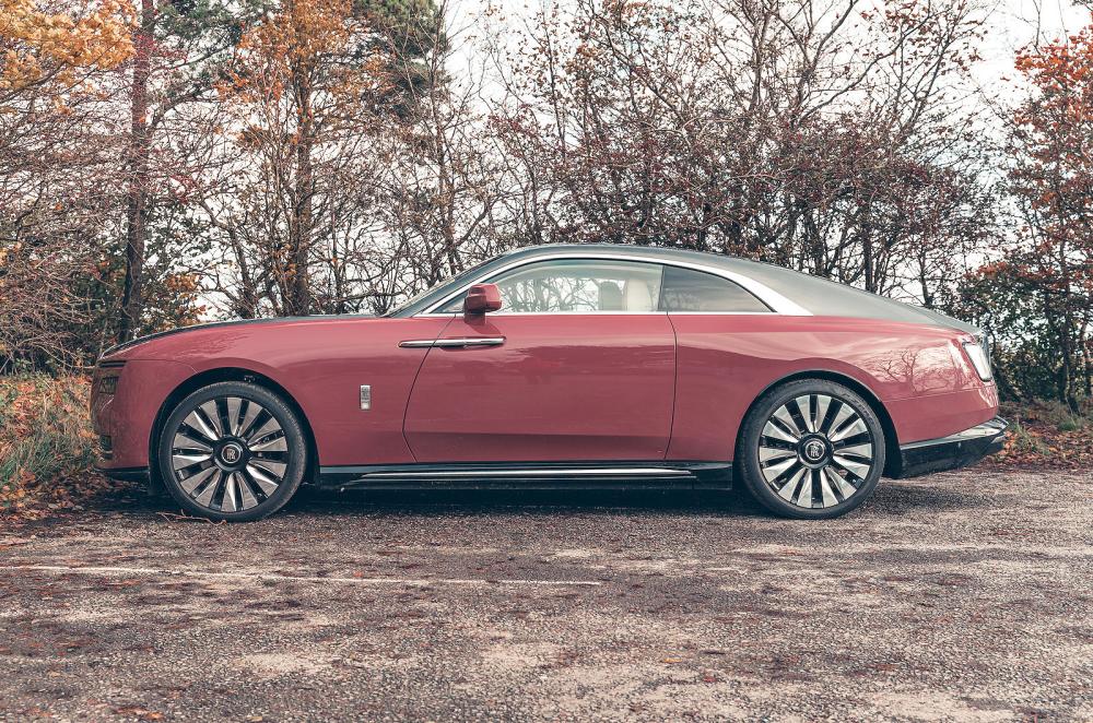 Rolls-Royce Spectre left static