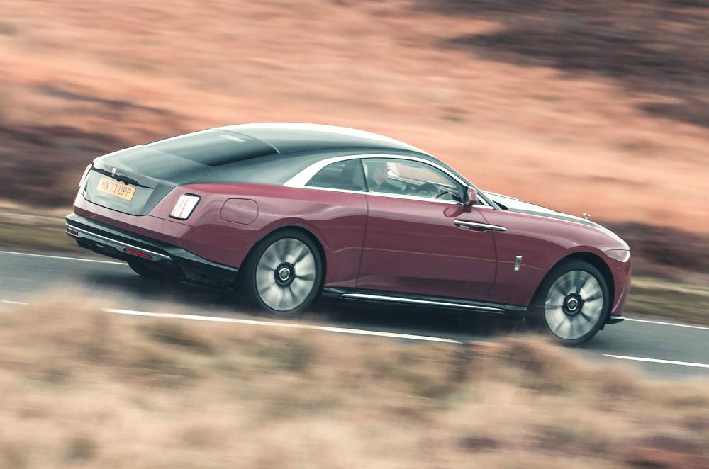 Rolls-Royce Spectre right driving