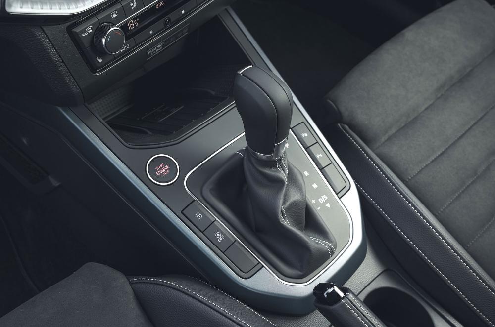 Seat Arona gear selector