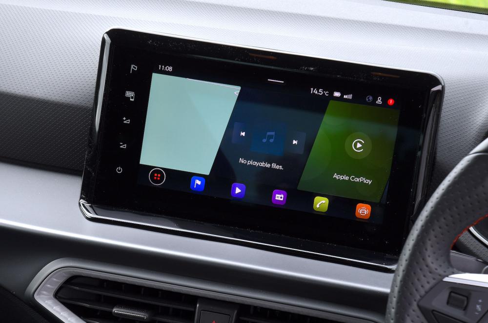 Seat Arona infotainment touchscreen