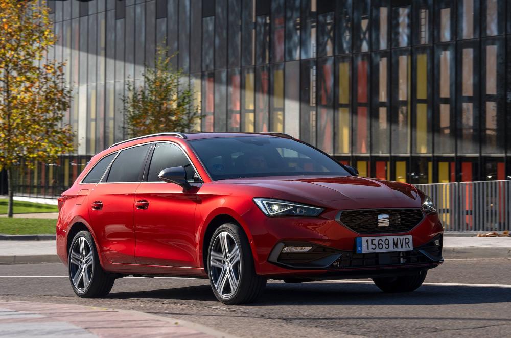 Seat Leon Estate front right static