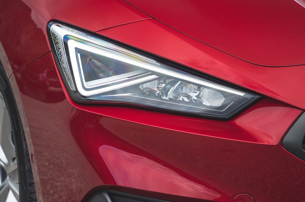 Seat Leon Estate headlights