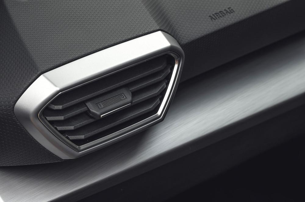 Seat Leon Estate vent detail