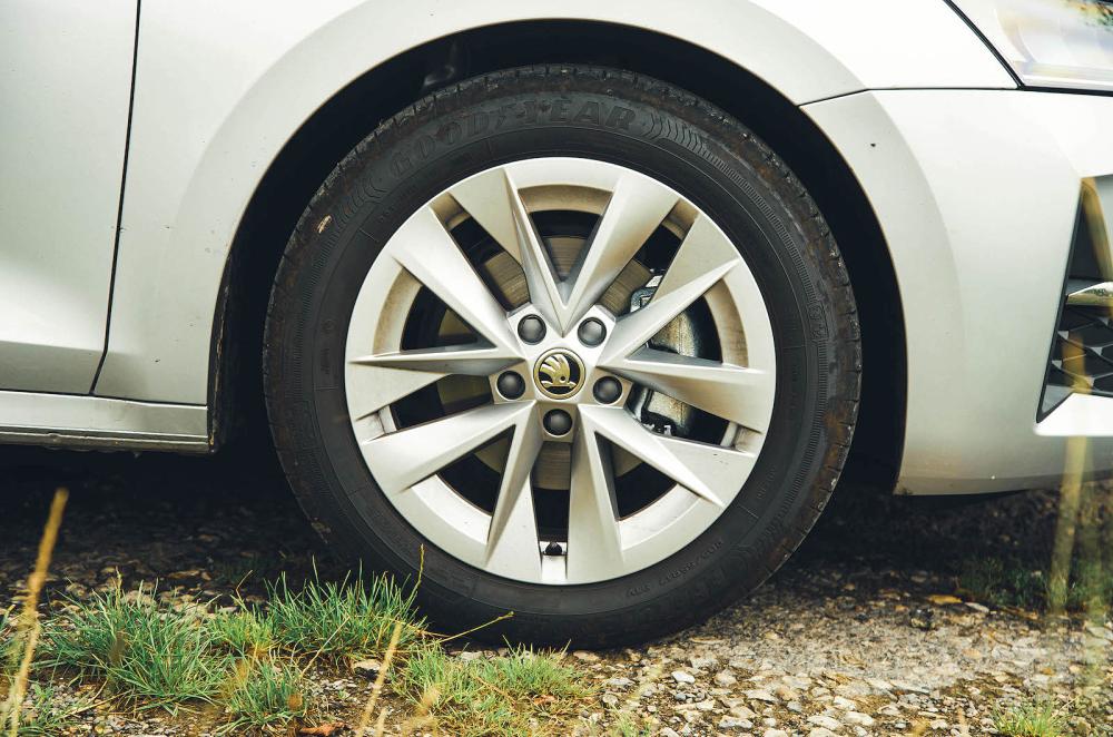 Skoda Octavia alloy wheel
