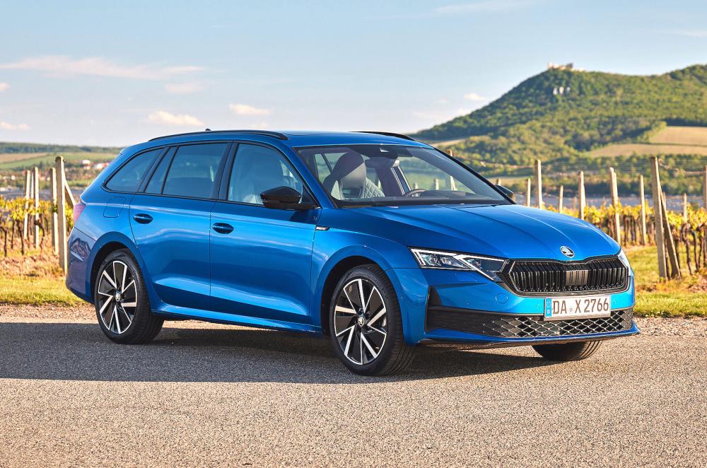 Skoda Octavia Estate front right static