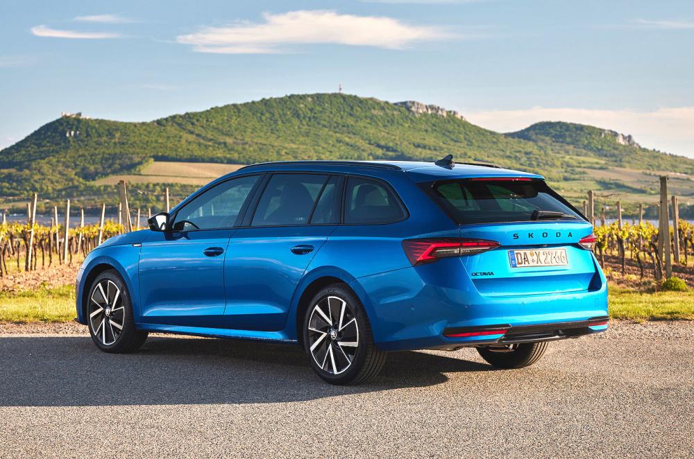 Skoda Octavia Estate rear left static