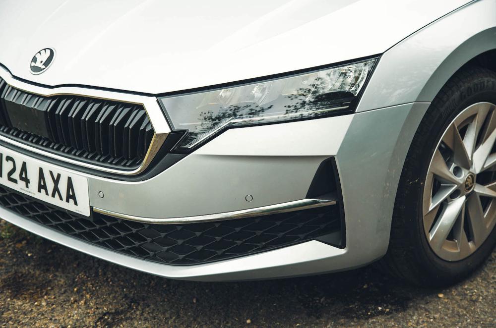 Skoda Octavia headlights