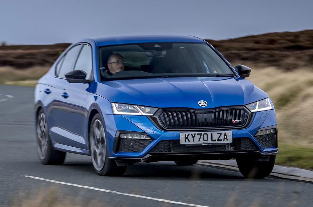 Skoda Octavia vRS front cornering