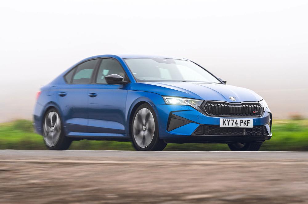 Skoda Octavia vRS front right driving