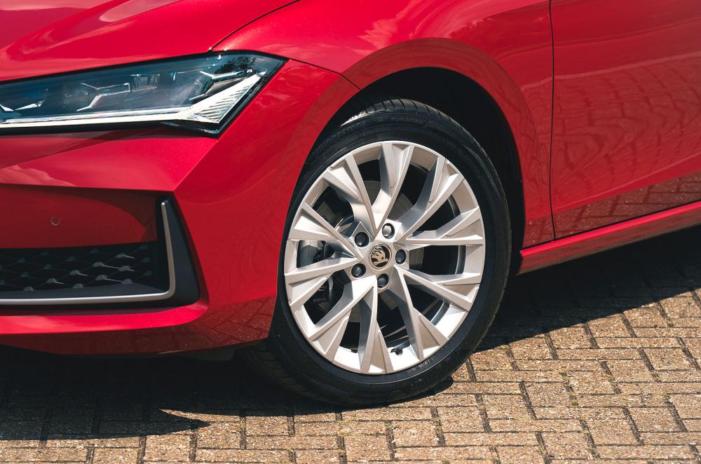 Skoda Superb alloy wheel