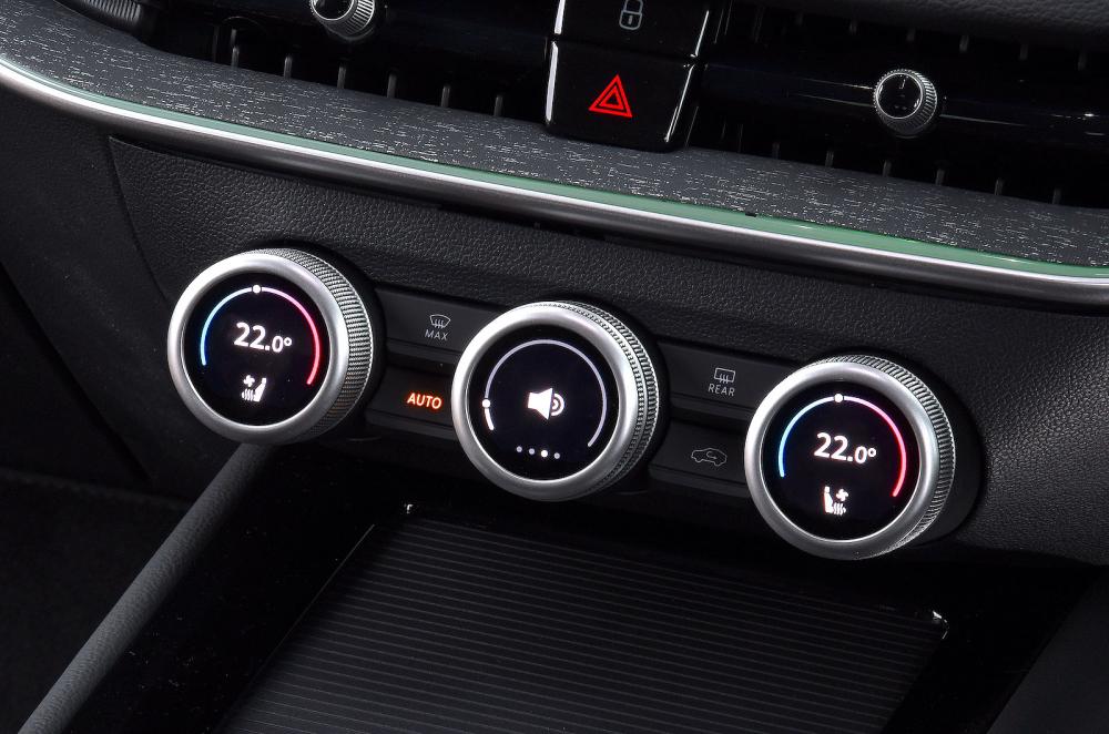 Skoda Superb Estate air-con controls