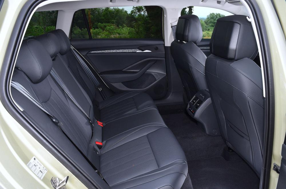 Skoda Superb Estate back seats