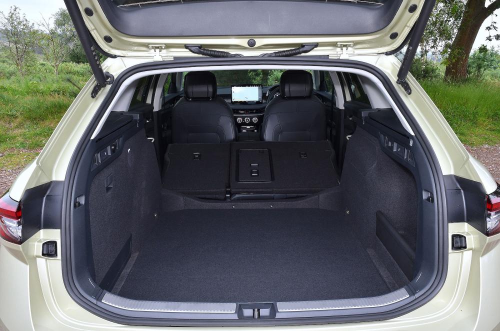 Skoda Superb Estate boot open seats down