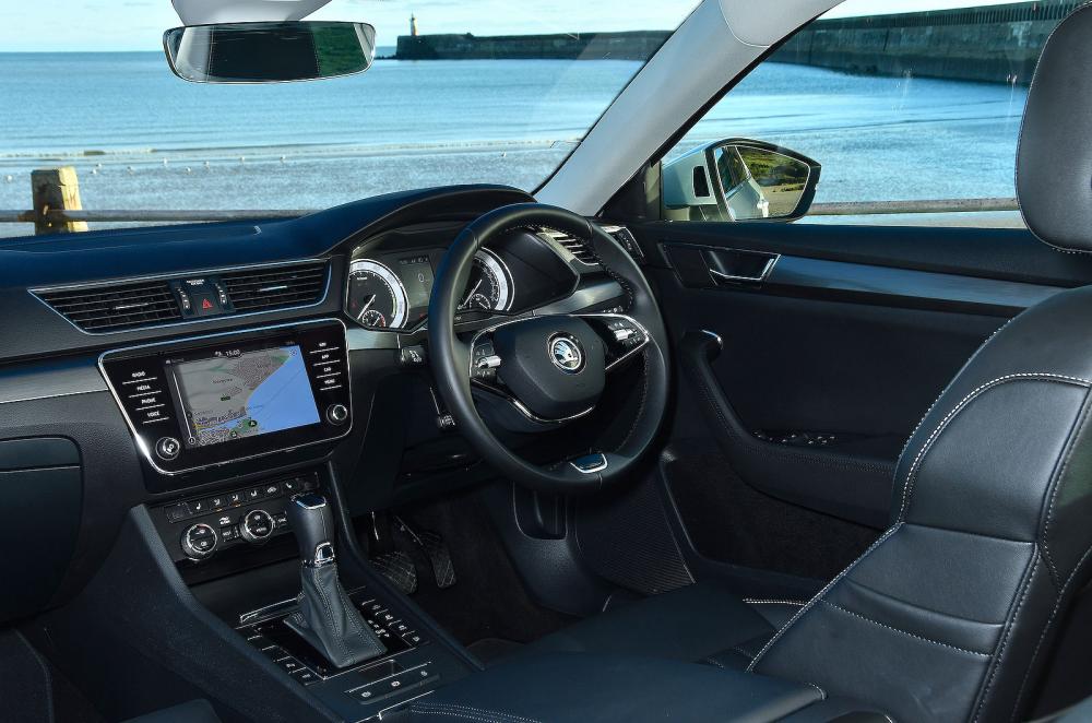 Skoda Superb Estate front seats