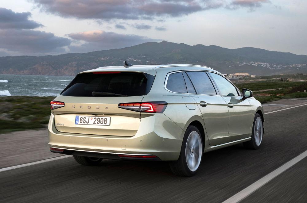 Skoda Superb Estate rear right driving