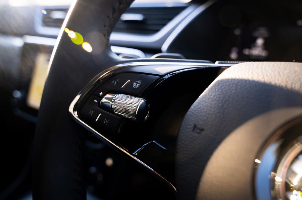 Skoda Superb Estate steering wheel detail