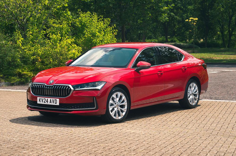Skoda Superb front left static