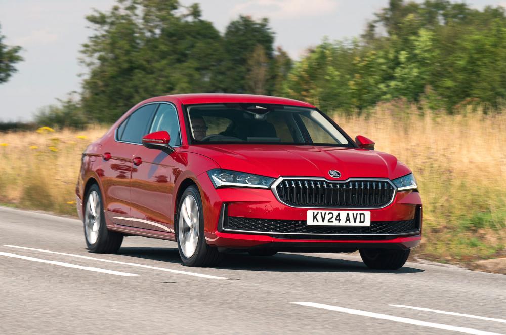 Skoda Superb front right driving