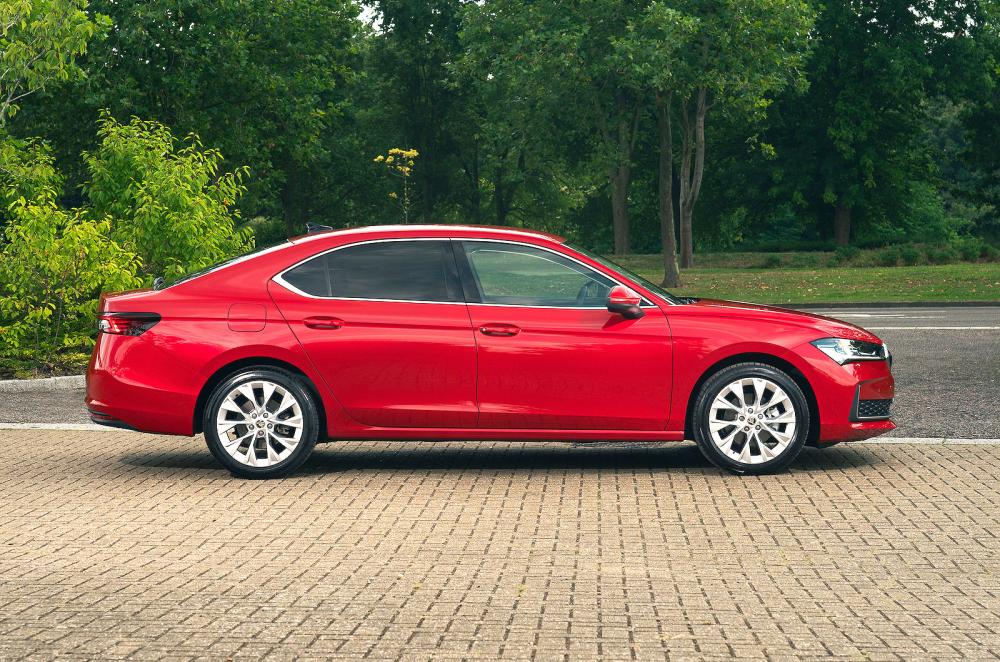 Skoda Superb right static