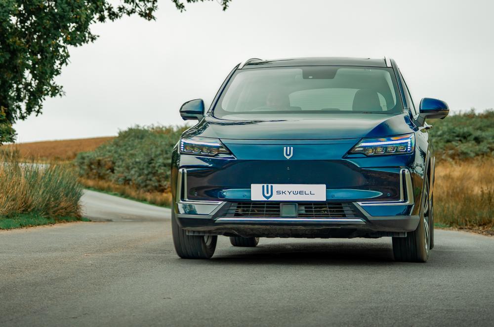 Skywell BE11 front cornering