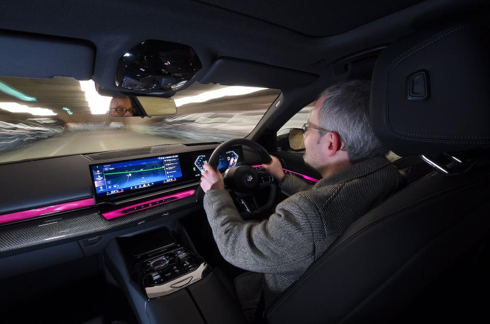 Steve Huntingford test driving BMW i5