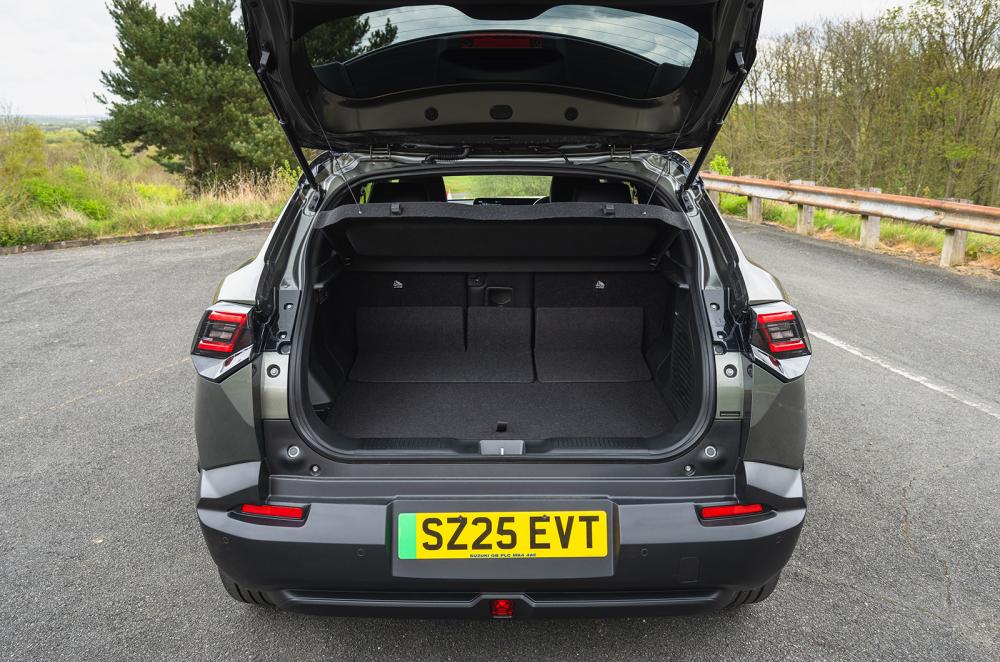 Suzuki e Vitara boot