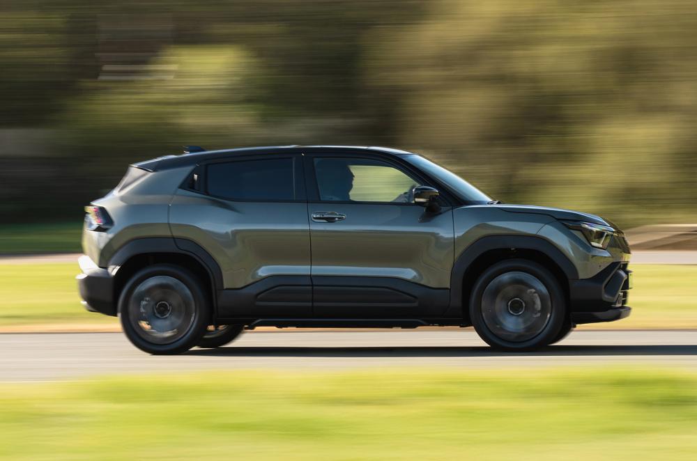 Suzuki eVitara driving side